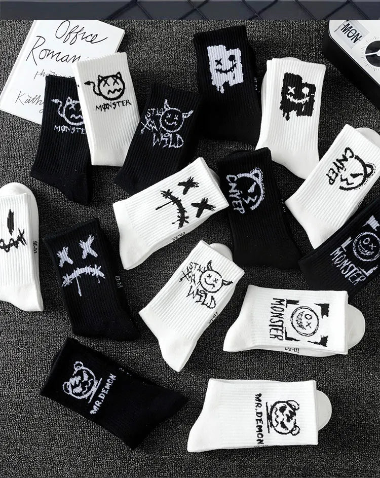 10 pairs of men's sports socks, casual, breathable, and versatile. Ghost face graffiti personalized socks